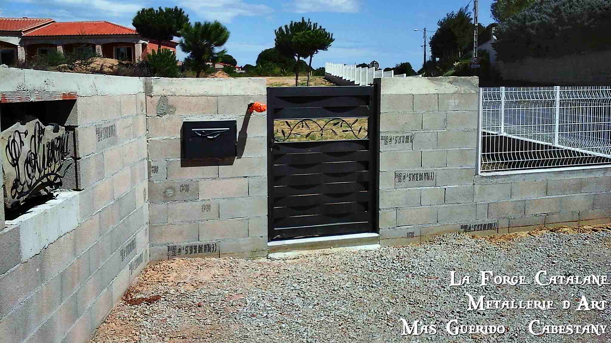 portillon boite aux lettres nom de maison decoupe laser vannerie frise vegetale fer La Forge Catalane Cabestany.jpg